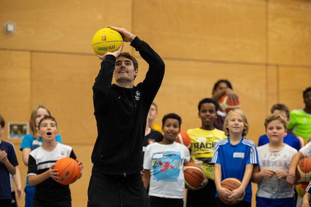Gianni Otto (Tigers Tuebingen, 10) besucht das Herbstcamp der Tigers Tuebingen in der Uhlandhalle. Tuebingen, Herbstcamp der Tigers Tuebingen, 02.11.2021 Tuebingen Copyright: xDennisxDuddek xEibnerxPressefotox EP_DDK