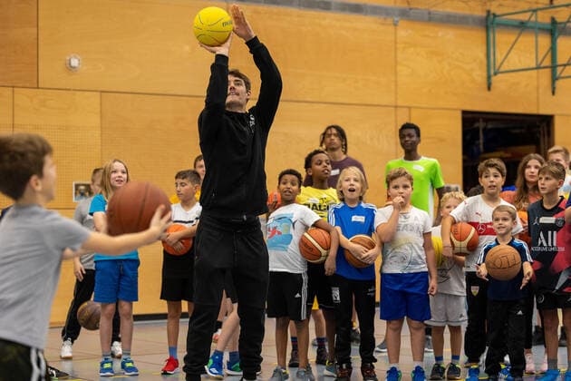 Gianni Otto (Tigers Tuebingen, 10) besucht das Herbstcamp der Tigers Tuebingen in der Uhlandhalle. Tuebingen, Herbstcamp der Tigers Tuebingen, 02.11.2021 Tuebingen Copyright: xDennisxDuddek xEibnerxPressefotox EP_DDK