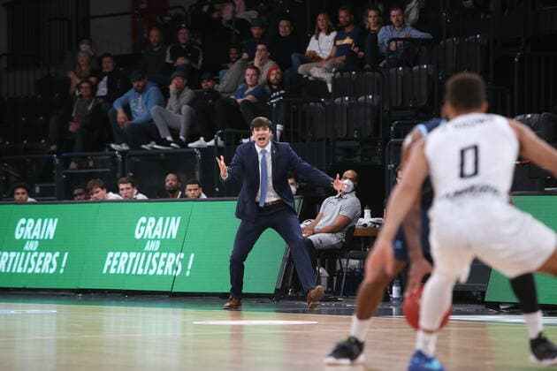 Basketball: EuroCup, Hamburg Towers - Morabank Andorra Oldenburg, Hamburg, 02.11.2021 Trainer Pedro Calles (Towers) Hamburg Germany