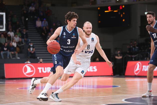 Basketball: EuroCup, Hamburg Towers - Morabank Andorra Oldenburg, Hamburg, 02.11.2021 Oriol Pauli (Andorra, l.) Hamburg Germany