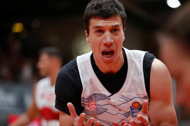 02.11.2021, Basketball, BBL, Hauptrunde 2021 - 2022, s.Oliver Wuerzburg - FC Bayern Muenchen, GER, Wuerzburg, s.Oliver Arena Bild: v. li. Vladimir Lucic (FC Bayern Muenchen) Fassungslos Copyright: HMBxMedia xHeikoxBecker