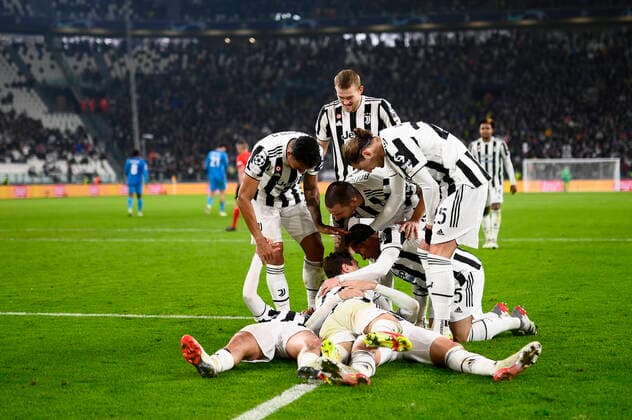 Sport Themen der Woche KW44 Juventus FC v FC Zenit Saint Petersburg - UEFA Champions League Alvaro Morata of Juventus FC celebrates with his teammates after scoring a goal during the UEFA Champions League football match between Juventus FC and FC Zenit Saint Petersburg. Turin Italy Copyright: xNicolòxCampox