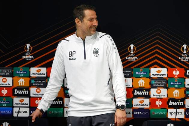 ANTWERPEN, BELGIUM - NOVEMBER 03 : Brian Priske head coach of Antwerp FC and Bjorn Engels defender of Antwerp FC pictured during a press conference, PK, Pressekonferenz of Antwerp ahead of the UEFA Europa League Group stage - Group D match against Fenerbahce on November 3, 2021 in Antwerpen, Belgium, 3 11 2021 ( Antwerp v Fenerbahce - Media activities 3 11 2021 - UEFA Europa League PhotoNews Panoramic 