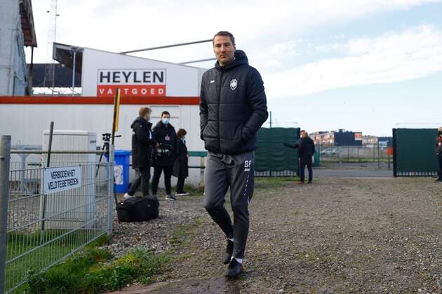 ANTWERPEN, BELGIUM - NOVEMBER 03 : Brian Priske head coach of Antwerp FC pictured during a training session of Antwerp ahead of the UEFA Europa League Group stage - Group D match against Fenerbahce on November 3, 2021 in Antwerpen, Belgium, 3 11 2021 ( Antwerp v Fenerbahce - Media activities 3 11 2021 - UEFA Europa League PhotoNews Panoramic 