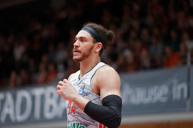 02.11.2021, Basketball, BBL, Hauptrunde 2021 - 2022, s.Oliver Wuerzburg - FC Bayern Muenchen, GER, Wuerzburg, s.Oliver Arena Bild: v. li. Gavin Schilling (FC Bayern Muenchen) Copyright: HMBxMedia xHeikoxBecker