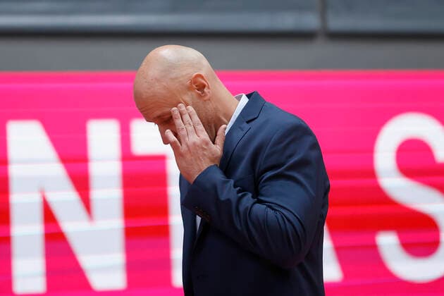 02.11.2021, Basketball, BBL, Hauptrunde 2021 - 2022, s.Oliver Wuerzburg - FC Bayern Muenchen, GER, Wuerzburg, s.Oliver Arena Bild: v. li. Headcoach Denis Wucherer (s.Oliver Wuerzburg) Copyright: HMBxMedia xHeikoxBecker