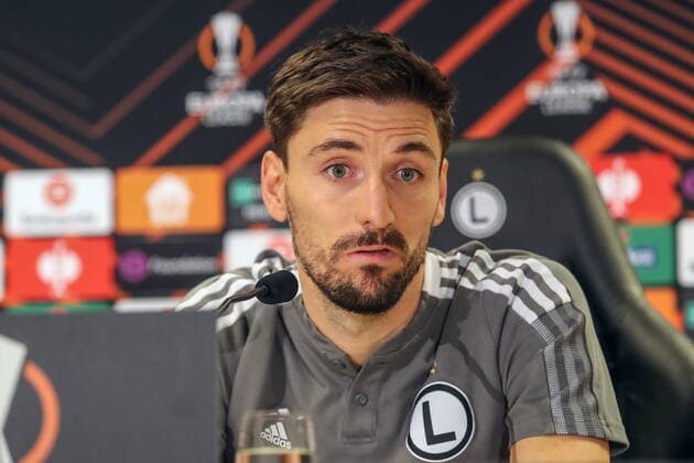 WARSZAWA 03.11.2021 LIGA EUROPY UEFA EUROPA LEAGUE press conference, PK, Pressekonferenz BEFORE GAME LEGIA WARSAW v SSC NAPOLI KONFERENCJA PRASOWA PRZED MECZEM LEGII WARSZAWA Z SSC NAPOLI FILIP MLADENOVIC FOT. MARCIN SZYMCZYK FOTOPYK NEWSPIX.PL --- Newspix.pl  211103MSZ015
