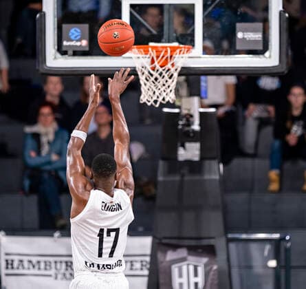 Eddy Edigin (Towers) beim Freiwurf 7days Euro Cup, Basketball Saison 2021 2022, 03. Spiel 02.11.21, Hamburg, Hamburg Towers vs. Morabanc Andorra, Â