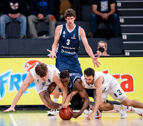 Maik Kotsar (Towers), Oriol Pauli (Andorra), Moussa Diagne (Andorra), Max DiLeo (Towers) 7days Euro Cup, Basketball Saison 2021 2022, 03. Spiel 02.11.21, Hamburg, Hamburg Towers vs. Morabanc Andorra, Â