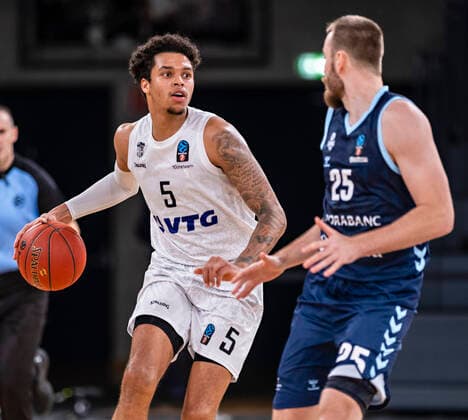 Caleb Homesley (Towers), David Jelinek (Andorra) 7days Euro Cup, Basketball Saison 2021 2022, 03. Spiel 02.11.21, Hamburg, Hamburg Towers vs. Morabanc Andorra, Â