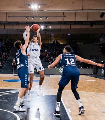 Oriol Pauli (Andorra), Caleb Homesley (Towers), Amine Noua (Andorra) 7days Euro Cup, Basketball Saison 2021 2022, 03. Spiel 02.11.21, Hamburg, Hamburg Towers vs. Morabanc Andorra, Â