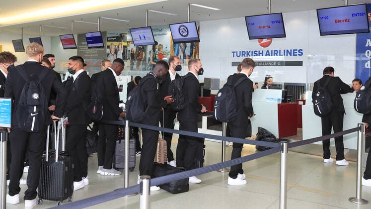 SOCCER - UEFA EL, Sociedad vs Sturm SAN SEBASTIAN,SPAIN,03.NOV.21 - SOCCER - UEFA Europa League, group stage, Real Sociedad vs SK Sturm Graz, preview, press conference, PK, Pressekonferenz Sturm. Image shows the team of Sturm during the check in.  GEPAxpictures xMarioxBuehner