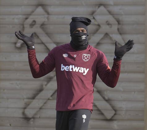 Mandatory Credit: Photo by Avril Husband West Ham United Shutterstock (12585911f) Michail Antonio of West Ham United comes up wrapped up against the cool prior to training West Ham United First Team Training, Rush Green Training Ground, London, UK - 03 Nov2021 EDITORIAL USE ONLY No use with unauthorised audio, video, data, fixture lists, club league logos or live services. Online in-match use limited to 120 images, no video emulation. No use in betting, games or single club league player publications. West Ham United First Team Training, Rush Green Training Ground, London, UK - 03 Nov2021 EDITORIAL USE ONLY No use with unauthorised audio, video, data, fixture lists, club league logos or live services. Online in-match use limited to 120 images, no video emulation. No use in betting, games or single club league player publications. Copyright: xAvrilxHusband WestxHamxUnited Shutterstockx 12585911f