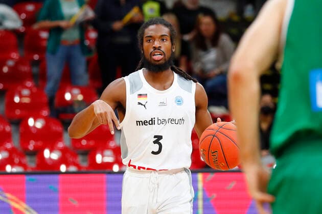 Basketball FIBA Europa Cup 4. Spieltag Gruppe A Runde 1 in der Oberfrankenhalle in Bayreuth Saison 2021-2022 Medi Bayreuth gegen Kapfenberg Bulls Marcus Thornton ( Medi Bayreuth 3)