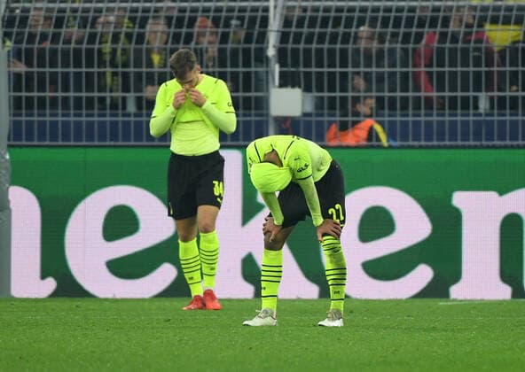 Sport Themen der Woche KW44 Jude Bellingham (Borussia Dortmund), Marin Pongracic (Borussia Dortmund), v.re. 03.11.2021, Fussball, UEFA Champions League, Saison 2021 22, Vorrunde, 4. Spieltag, Borussia Dortmund - Ajax Amsterdam, Foto: Maik Hölter TEAM2sportphoto Dortmund Nordrhein Westfalen Deutschland *** Jude Bellingham Borussia Dortmund , Marin Pongracic Borussia Dortmund , v re 03 11 2021, Football, UEFA Champions League, 2021 22 season, Preliminary round, Matchday 4, Borussia Dortmund Ajax Amsterdam, Photo Maik Hölter TEAM2sportphoto Dortmund North Rhine Westphalia Germany. Team2