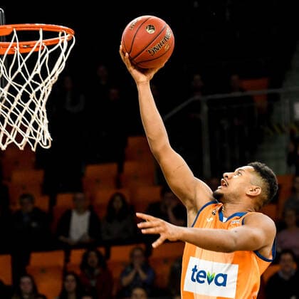 GER, EuroCup, ratiopharm ulm vs Umana Reyer Venedig 03.11.2021, ratiopharm arena, Neu-Ulm, GER, EuroCup, ratiopharm ulm vs Umana Reyer Venedig, im Bild Karim Jallow (Ulm, 35) geht zum Korb