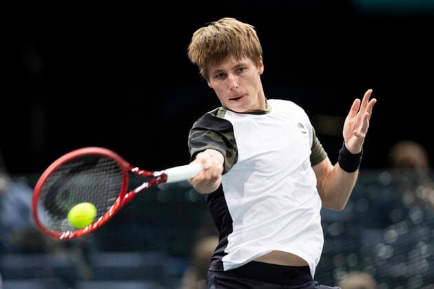 Sport Bilder des Tages Paris, France, November 3, 2021 - Ilya Ivashka from Belarus in action during his second round match against Daniil Medvedev from Russia at the Rolex Paris Masters tennis tournament.  Copyright: xAlexisxSciardx