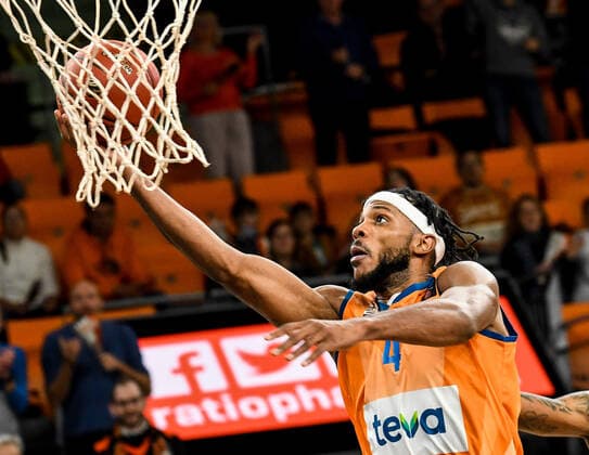 GER, EuroCup, ratiopharm ulm vs Umana Reyer Venedig 03.11.2021, ratiopharm arena, Neu-Ulm, GER, EuroCup, ratiopharm ulm vs Umana Reyer Venedig, im Bild Jaron Blossomgame (Ulm, 4) geht zum Korb