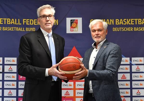 04.11.2021 - Basketball - Pressekonferenz im Vorfeld des Länderspiels Deutschland gg Estland am 25.11.2021 in der Kia Metropol Arena Nürnberg - - Gordon Herbert ( Bundestrainer Headcoach Deutschland ) Armin Andres ( Vizepräsident DBB )