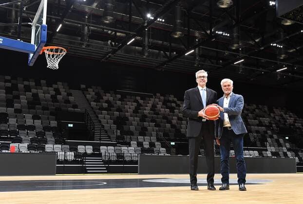 Sport Bilder des Tages 04.11.2021 - Basketball - Pressekonferenz im Vorfeld des Länderspiels Deutschland gg Estland am 25.11.2021 in der Kia Metropol Arena Nürnberg - - Gordon Herbert ( Bundestrainer Headcoach Deutschland ) Armin Andres ( Vizepräsident DBB )