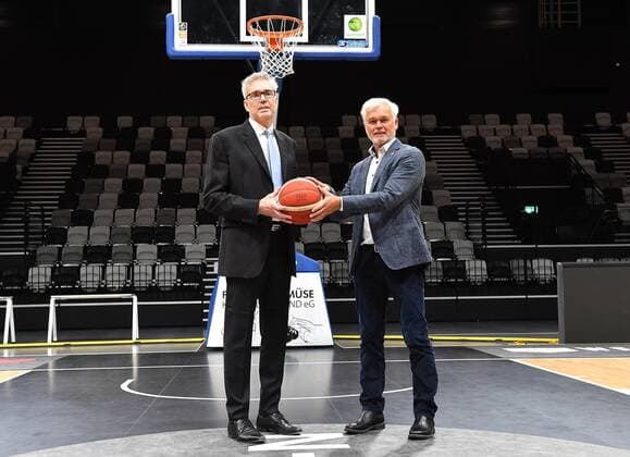 04.11.2021 - Basketball - Pressekonferenz im Vorfeld des Länderspiels Deutschland gg Estland am 25.11.2021 in der Kia Metropol Arena Nürnberg - - Gordon Herbert ( Bundestrainer Headcoach Deutschland ) Armin Andres ( Vizepräsident DBB )
