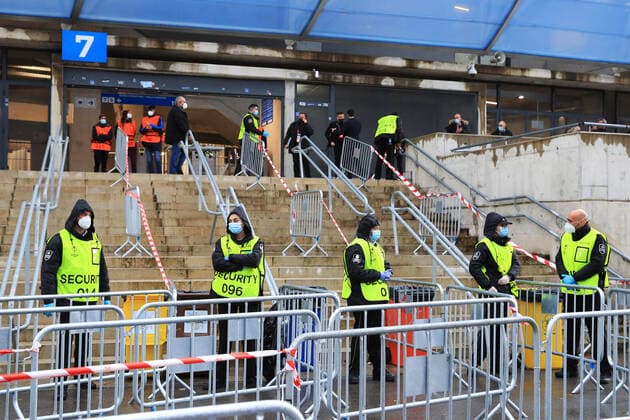 SOCCER - UEFA EL, Sociedad vs Sturm SAN SEBASTIAN,SPAIN,04.NOV.21 - SOCCER - UEFA Europa League, group stage, Real Sociedad vs SK Sturm Graz. Image shows securities.  GEPAxpictures xMarioxBuehner