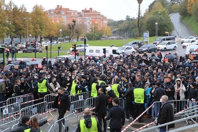 SOCCER - UEFA EL, Sociedad vs Sturm SAN SEBASTIAN,SPAIN,04.NOV.21 - SOCCER - UEFA Europa League, group stage, Real Sociedad vs SK Sturm Graz. Image shows fans of Sturm and securities.  GEPAxpictures xMarioxBuehner