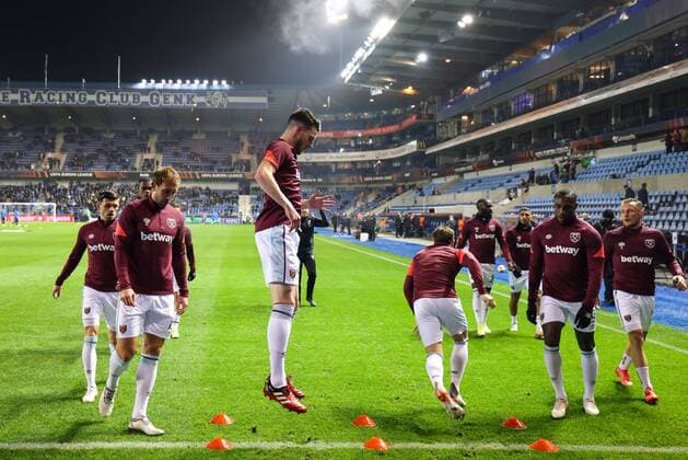 Mandatory Credit: Photo by Simon Dael Shutterstock (12587229an) West Ham United players warm up Genk v West Ham United, UEFA Europa League Group H, Football Cegeka Arena, Genk, Belgium - 04 Nov 2021 Genk v West Ham United, UEFA Europa League Group H, Football Cegeka Arena, Genk, Belgium - 04 Nov 2021  Copyright: xSimonxDael Shutterstockx 12587229an