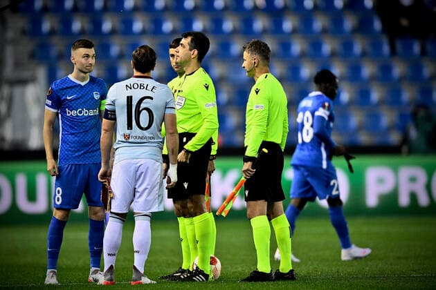 Genk s Bryan Heynen and West Ham s Mark Noble pictured before a soccer game between Belgian KRC Genk and English club West Ham United, Thursday 04 November 2021 in Genk, on the fourth day of the UEFA Europa League group stage, in group H. JOHANxEYCKENS  x3130755x