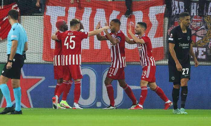 04.11.2021, Fussball UEFA Europa League, Olympiakos Piräus - Eintracht Frankfurt, emonline, despor, emspor, v.l., Torjubel zum 1:0 durch Youssef El Arabi (Olympiakos Piräus), Goal celebration, celebrate the goal DFL DFB REGULATIONS PROHIBIT ANY USE OF PHOTOGRAPHS AS IMAGE SEQUENCES AND OR QUASI-VIDEO. xdcx Copyright: HMBxMedia Claus