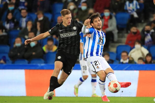 SOCCER - UEFA EL, Sociedad vs Sturm SAN SEBASTIAN,SPAIN,04.NOV.21 - SOCCER - UEFA Europa League, group stage, Real Sociedad vs SK Sturm Graz. Image shows Alexander Prass (Sturm) and David Silva (Real Sociedad).  GEPAxpictures xMarioxBuehner