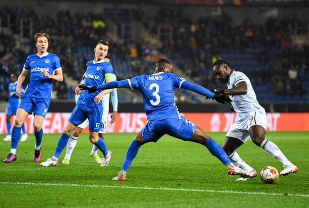 Mandatory Credit: Photo by Simon Dael Shutterstock (12587229ar) Michail Antonio of West Ham United and Mujaid Sadick of KRC Genk Genk v West Ham United, UEFA Europa League Group H, Football Cegeka Arena, Genk, Belgium - 04 Nov 2021 Genk v West Ham United, UEFA Europa League Group H, Football Cegeka Arena, Genk, Belgium - 04 Nov 2021  Copyright: xSimonxDael Shutterstockx 12587229ar