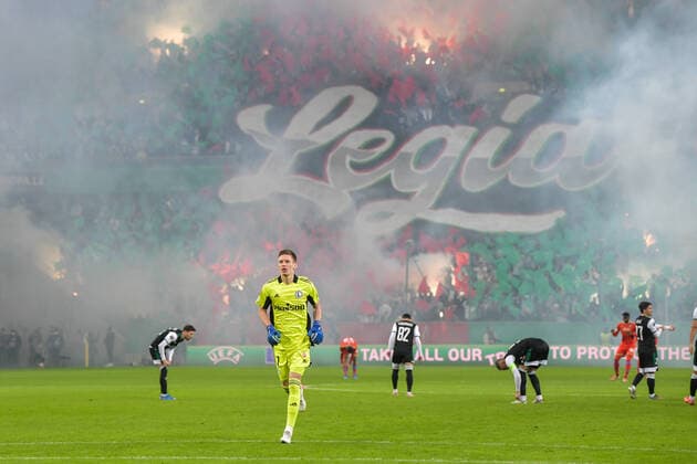 Bilder des Jahres 2021, Sport 11 November Sport Themen der Woche KW44 Sport Bilder des Tages WARSZAWA 04.11.2021 MECZ 4. KOLEJKA GRUPA C LIGA EUROPY SEZON 2021 22 --- UEFA EUROPA LEAGUE GROUP C MATCH IN WARSAW: LEGIA WARSZAWA - SSC NAPOLI CEZARY MISZTA KIBICE LEGII OPRAWA FOT. JACEK PRONDZYNSKI FOTOPYK NEWSPIX.PL --- Newspix.pl  211104JAC002