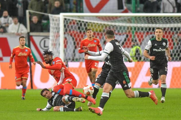 WARSZAWA 04.11.2021 MECZ 4. KOLEJKA GRUPA C LIGA EUROPY SEZON 2021 22 --- UEFA EUROPA LEAGUE GROUP C MATCH IN WARSAW: LEGIA WARSZAWA - SSC NAPOLI JOSUE PESQUEIRA ANDRE AMBO ANGUISSA FOT. JACEK PRONDZYNSKI FOTOPYK NEWSPIX.PL --- Newspix.pl  211104JAC009