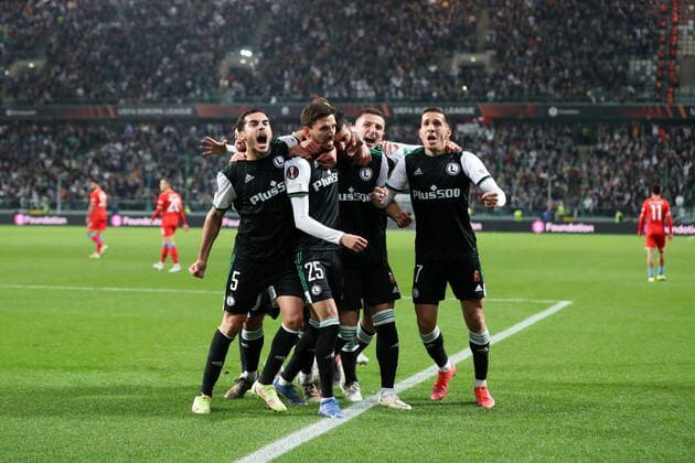 WARSZAWA 04.11.2021 MECZ 4. KOLEJKA GRUPA C LIGA EUROPY SEZON 2021 22 --- UEFA EUROPA LEAGUE GROUP C MATCH IN WARSAW: LEGIA WARSZAWA - SSC NAPOLI YURI RIBEIRO FILIP MLADENOVIC MAHIR EMRELI BARTOSZ SLISZ LIRIM KASTRATI FOT. PIOTR KUCZA FOTOPYK NEWSPIX.PL --- Newspix.pl  211104PYK0024