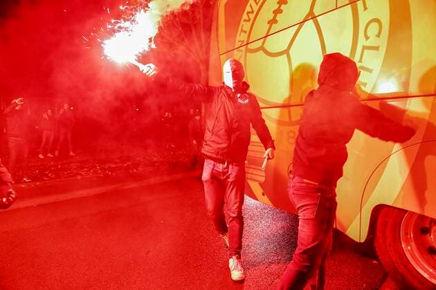 ANTWERPEN, BELGIUM - NOVEMBER 04 : Antwerp fans show their support for the players ahead of the UEFA Europa League Group stage D match between Royal Antwerp FC and Fenerbahce SK on November 4, 2021 in Antwerpen, Belgium, 4 11 2021 ( Royal Antwerp v Fenerbahce SK - UEFA Europa League PhotoNews Panoramic 