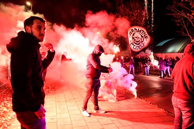ANTWERPEN, BELGIUM - NOVEMBER 04 : Antwerp fans show their support for the players ahead of the UEFA Europa League Group stage D match between Royal Antwerp FC and Fenerbahce SK on November 4, 2021 in Antwerpen, Belgium, 4 11 2021 ( Royal Antwerp v Fenerbahce SK - UEFA Europa League PhotoNews Panoramic 