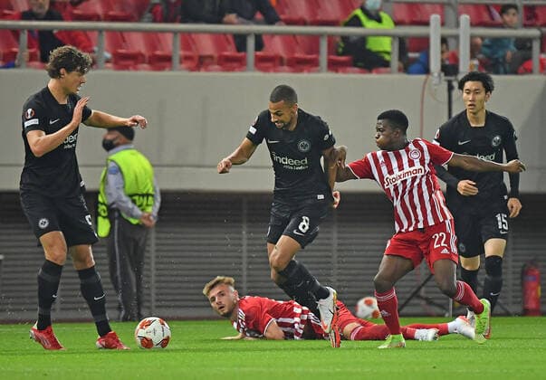 04.11.2021, xjhx, Fussball UEFA Europa League, Olympiakos Piraeus - Eintracht Frankfurt emspor, v.l. Sam Lammers (Eintracht Frankfurt) Oleg Reabciuk (Olympiakos Piraeus) Djibril Sow (Eintracht Frankfurt) Aguibou Camara (Olympiakos Piraeus)Daichi Kamada (Eintracht Frankfurt) (DFL DFB REGULATIONS PROHIBIT ANY USE OF PHOTOGRAPHS as IMAGE SEQUENCES and or QUASI-VIDEO) Piraeus