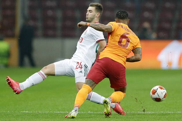 ISTANBUL, TURKEY - NOVEMBER 4, 2021: Lokomotivâ€™s Maxim Nenakhov (L) and Galatasaray s Patrick van Aanholt struggle for the ball in the 2021 22 UEFA Europa League Group E Round 4 match between Galatasaray Istanbul and Lokomotiv Moscow at the Ali Sami Yen Sports Complex. Mikhail Japaridze TASS  TS116CBB