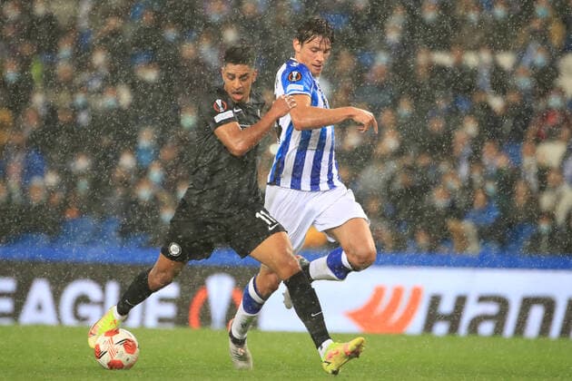 SOCCER - UEFA EL, Sociedad vs Sturm SAN SEBASTIAN,SPAIN,04.NOV.21 - SOCCER - UEFA Europa League, group stage, Real Sociedad vs SK Sturm Graz. Image shows Manprit Sarkaria (Sturm) and Robin Le Normand (Real Sociedad).  GEPAxpictures xMarioxBuehner