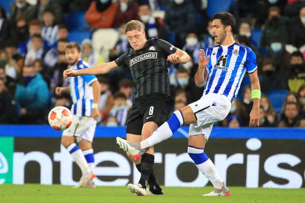 SOCCER - UEFA EL, Sociedad vs Sturm SAN SEBASTIAN,SPAIN,04.NOV.21 - SOCCER - UEFA Europa League, group stage, Real Sociedad vs SK Sturm Graz. Image shows Alexander Prass (Sturm) and Mikel Merino (Real Sociedad).  GEPAxpictures xMarioxBuehner