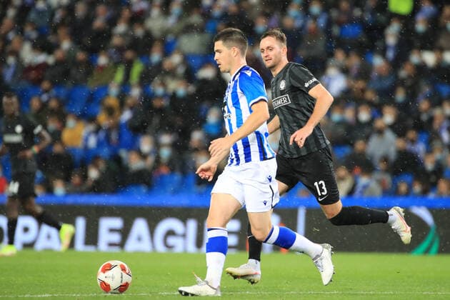 SOCCER - UEFA EL, Sociedad vs Sturm SAN SEBASTIAN,SPAIN,04.NOV.21 - SOCCER - UEFA Europa League, group stage, Real Sociedad vs SK Sturm Graz. Image shows Igor Zubeldia (Real Sociedad) and Jakob Jantscher (Sturm).  GEPAxpictures xMarioxBuehner