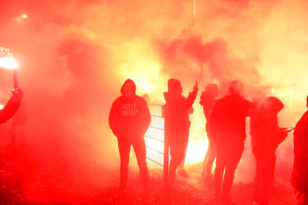 ANTWERPEN, BELGIUM - NOVEMBER 04 : Antwerp fans show their support for the players ahead of the UEFA Europa League Group stage D match between Royal Antwerp FC and Fenerbahce SK on November 4, 2021 in Antwerpen, Belgium, 4 11 2021 ( Royal Antwerp v Fenerbahce SK - UEFA Europa League PhotoNews Panoramic 