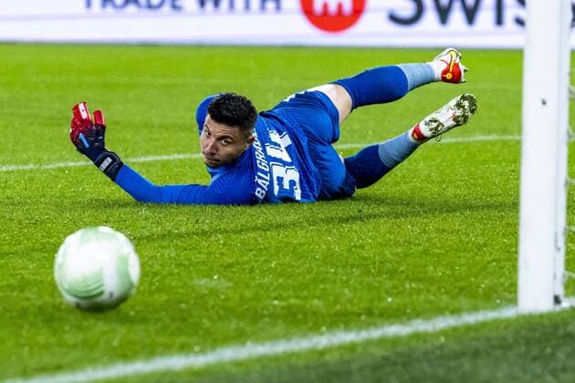 Bilder des Jahres 2021, Sport 11 November Sport Themen der Woche KW44 Sport Bilder des Tages ALKMAAR, Netherlands, 04-11-2021, football, , Conference League, season 2021 2022, during the match AZ - Clujl, CFR Cluj goalkeeper Cristian Balgradean AZ - Clujl  x14199470x Copyright:
