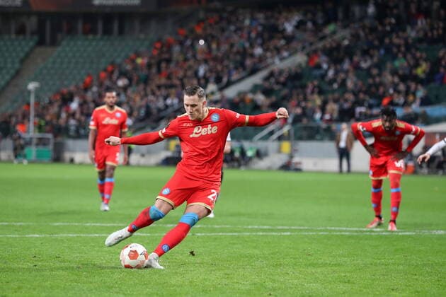 WARSZAWA 04.11.2021 MECZ 4. KOLEJKA GRUPA C LIGA EUROPY SEZON 2021 22 --- UEFA EUROPA LEAGUE GROUP C MATCH IN WARSAW: LEGIA WARSZAWA - SSC NAPOLI PIOTR ZIELINSKI STRZELA GOLA FOT. PIOTR KUCZA FOTOPYK NEWSPIX.PL --- Newspix.pl  211104PYK0046