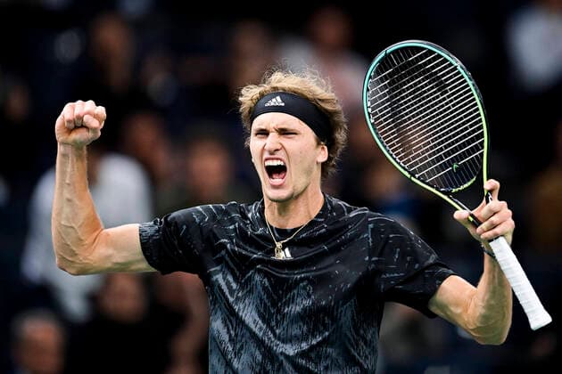 Sport Themen der Woche KW44 Sport Bilder des Tages joie d Alexander Zverev (Ger) en fin de match TENNIS : Rolex Paris Masters J4 - Paris - 04 11 2021 JBAutissier Panoramic 