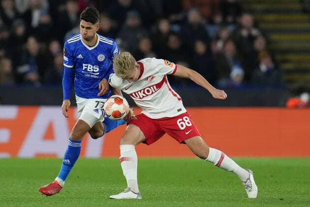 Mandatory Credit: Photo by Joe Toth Shutterstock (12587450m) Ayoze Pérez of Leicester City (17) and Ruslan Litvinov of Spartak Moscow (68) Leicester City v Spartak Moscow, UEFA Europa League Group C, Football, King Power Stadium, Leicester, UK - 04 No 2021 Leicester City v Spartak Moscow, UEFA Europa League Group C, Football, King Power Stadium, Leicester, UK - 04 No 2021  Copyright: xJoexToth Shutterstockx 12587450m