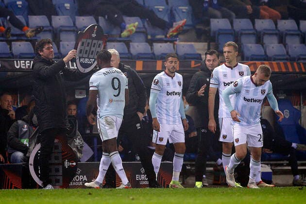 KRC Genk v West Ham United UEFA Europa League Michail Antonio of West Ham United is replaced by Jarrod Bowen of West Ham United during the UEFA Europa League Group H match at Cegeka Arena, Genk Content Not Available For UK Newspapers Copyright: xPaulxChestertonx FIL-16067-0098