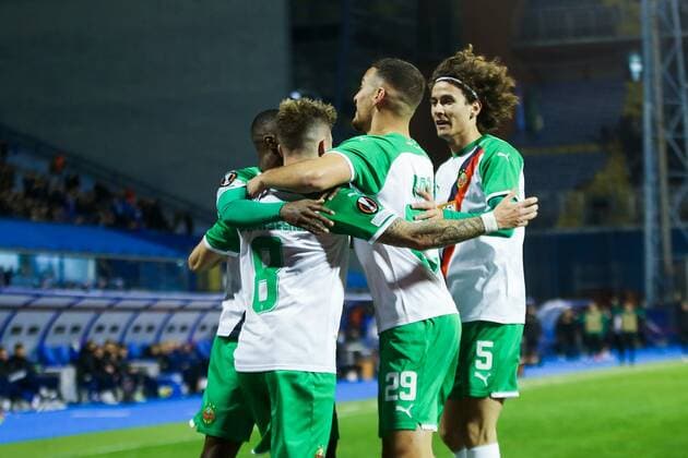 SOCCER - UEFA EL, Dinamo vs Rapid ZAGREB,CROATIA,04.NOV.21 - SOCCER - UEFA Europa League, group stage, GNK Dinamo Zagreb vs SK Rapid Wien. Image shows the rejoicing of Christoph Knasmuellner, Ercan Kara and Robert Ljubicic (Rapid).  GEPAxpictures xPhilippxBrem