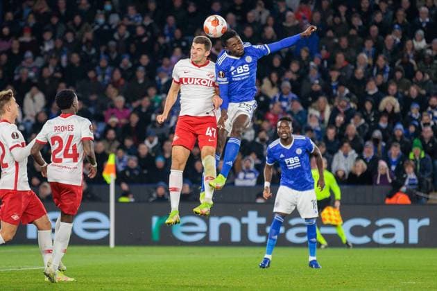 Leicester City v Spartak Moscow Europa League 04 11 2021. Leicester City Midfielder Wilfred Ndidi (25) heads towards goal during the Europa League match between Leicester City and Spartak Moscow at the King Power Stadium, Leicester, England on 4 November 2021. Leicester King Power Stadium Leicestershire England Editorial use only , Copyright: xJohnxMallettx PSI-13965-0039
